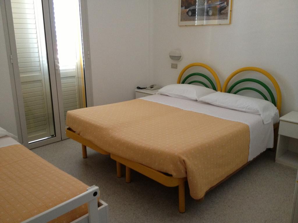 Hotel Vienna Senigallia Room photo